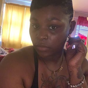 Meet your Posher, Latrena